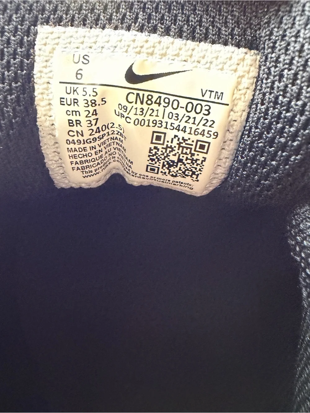 Nike Air Max 90 Sneakers - Black (6Y / 7.5 W)